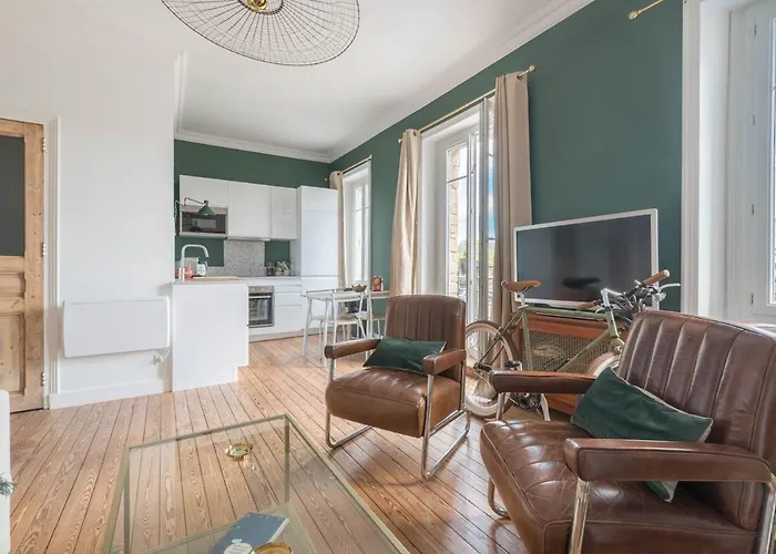 Elegant Place Du Marche, 2 Chambres, Confort Apartament *